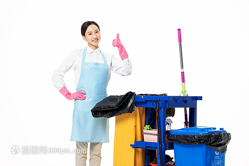 城市環境的隱形守護者 保潔員與“除四害”服務的雙重使命