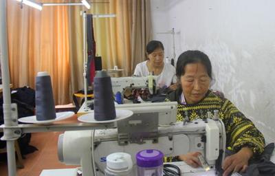 泰和:扶貧車間真好 兼顧莊稼老小(組圖)
