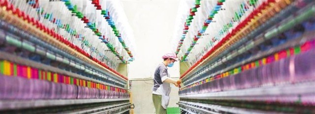 企業(yè)趕訂單忙出口