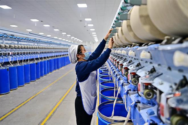 江西上高:紡織企業訂單足生產旺